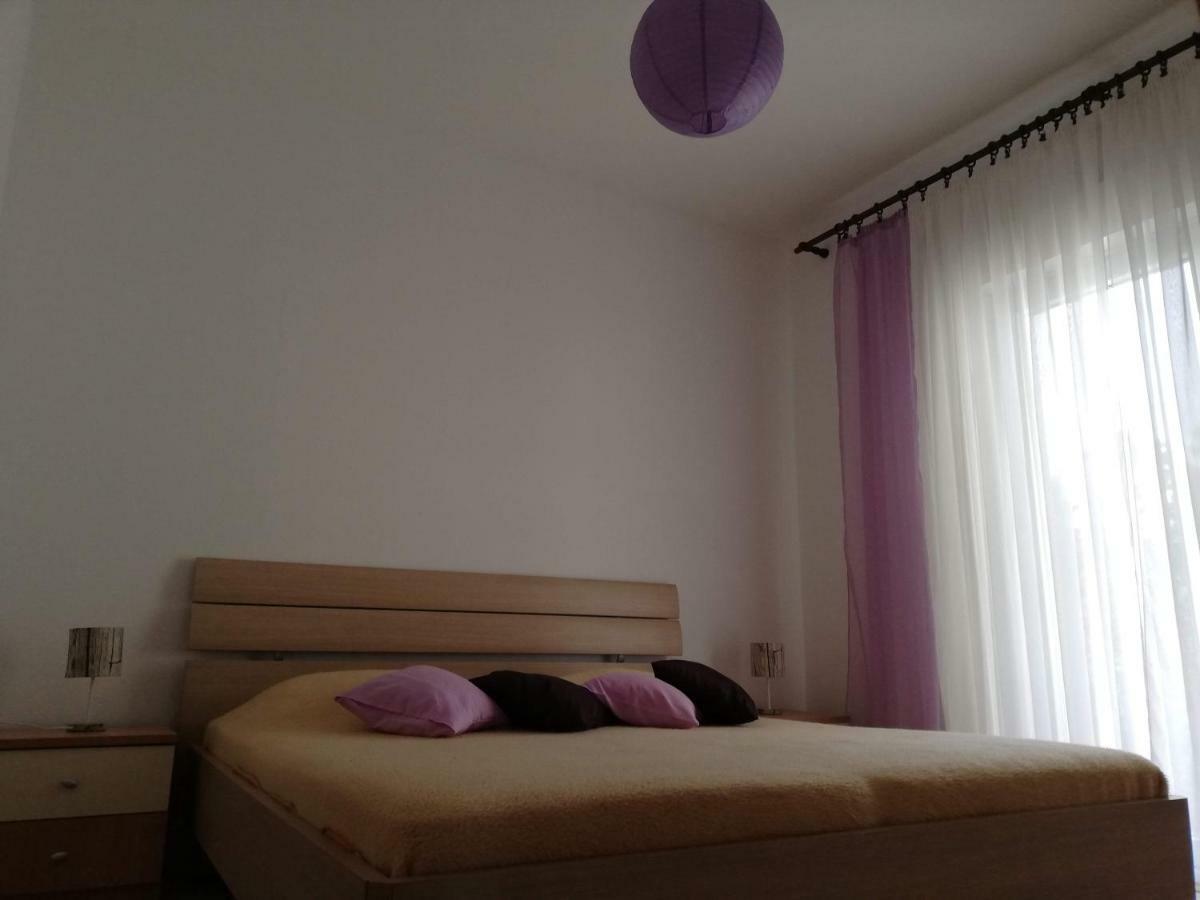 Spacious Family Apartment With Parking In The Shade And Barbecue House Šibenik Exterior foto