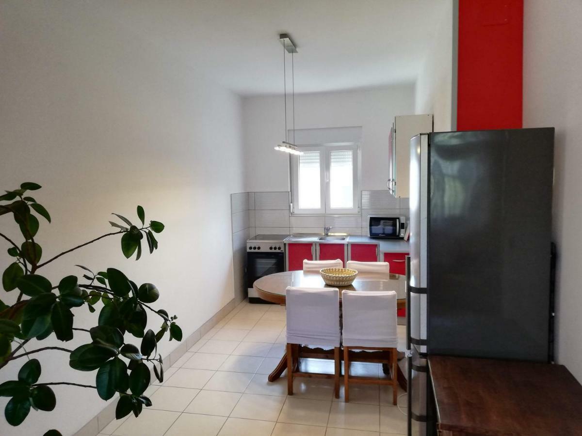 Spacious Family Apartment With Parking In The Shade And Barbecue House Šibenik Exterior foto