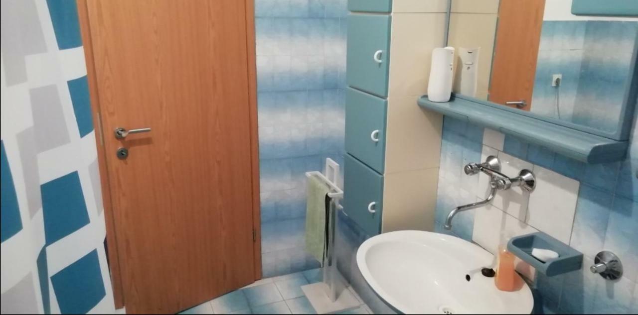 Spacious Family Apartment With Parking In The Shade And Barbecue House Šibenik Exterior foto